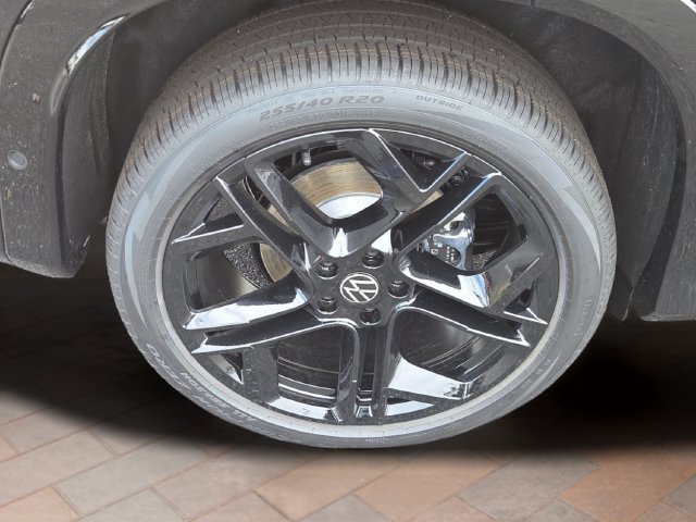 New 2026 Deep Black Pearl Volkswagen SE R-Line Black image 4