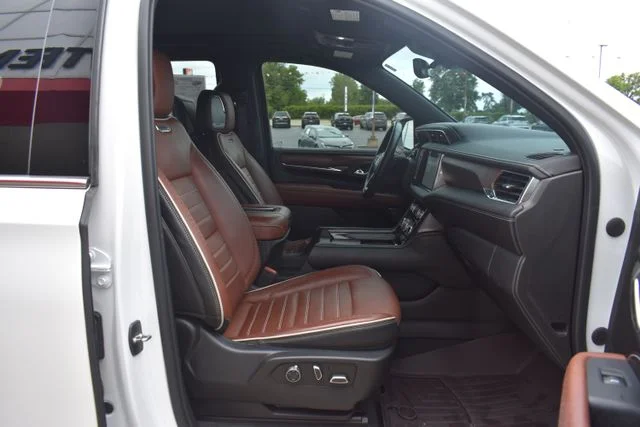 Used 2023 White GMC Denali Ultimate image 25