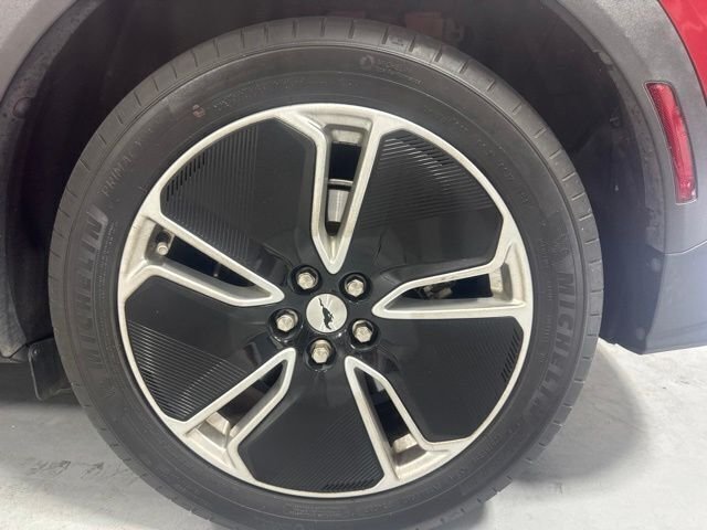 Used 2022 Red Ford Select image 9