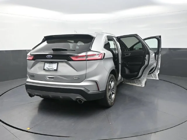 Used 2019 Silver Ford SEL image 35