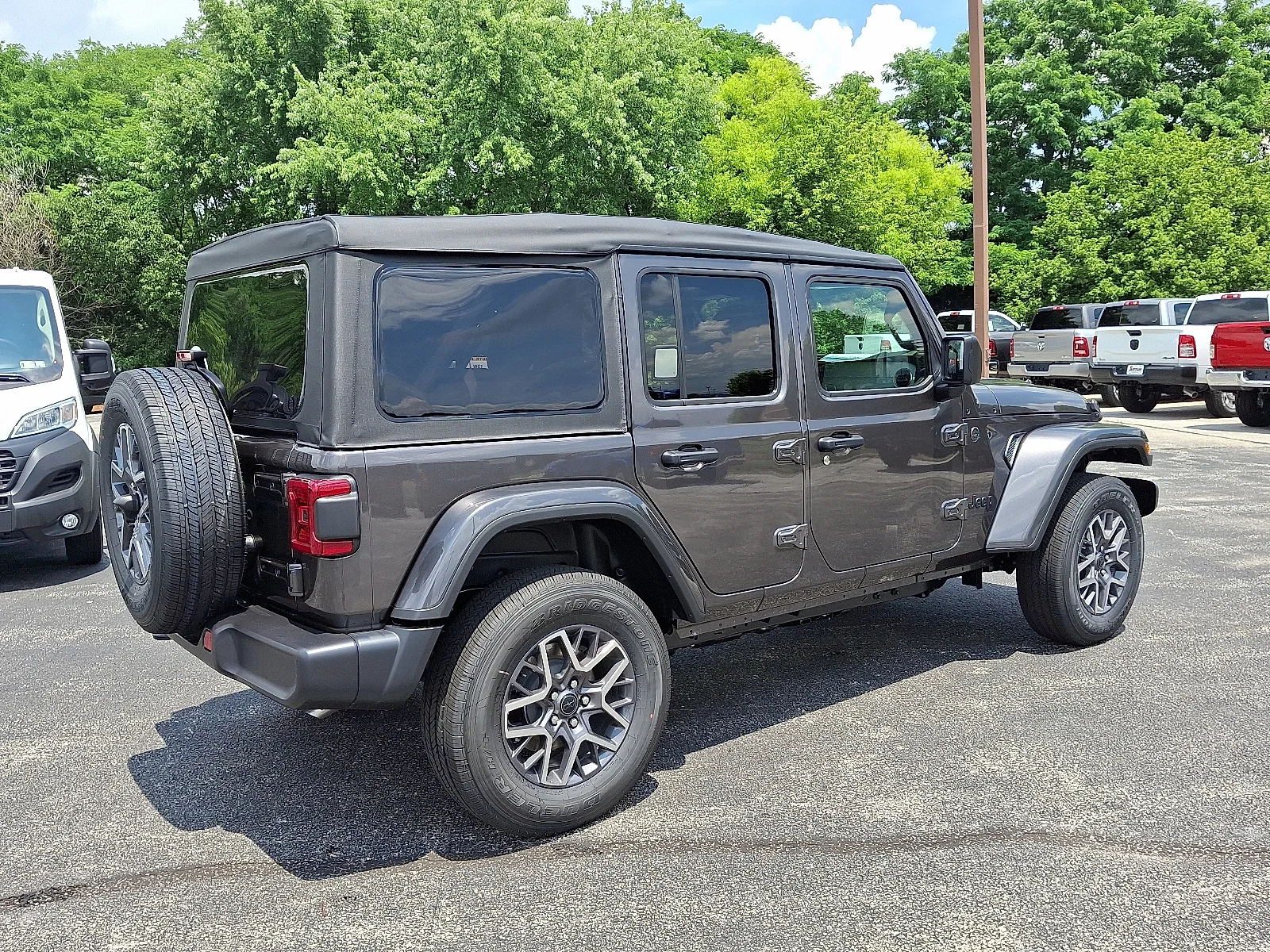 2025 Jeep Wrangler 4-Door Sahara - Photo 8