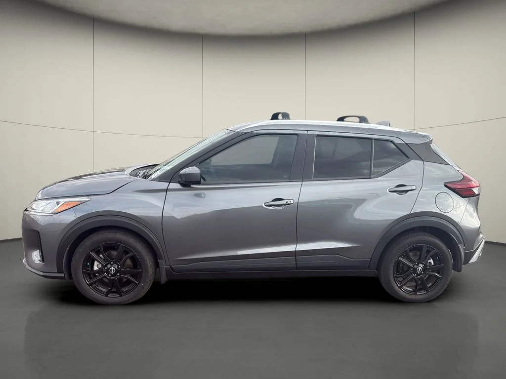 Used 2024 Gray Nissan SV image 4