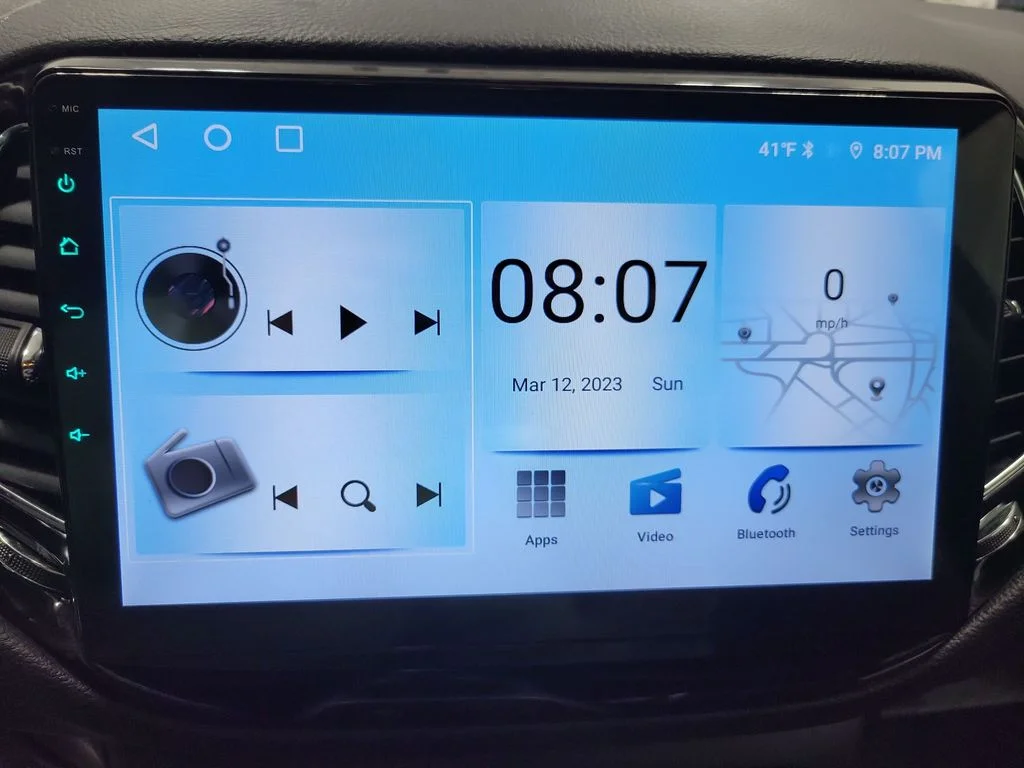 Used 2019 Red Jeep Latitude image 12