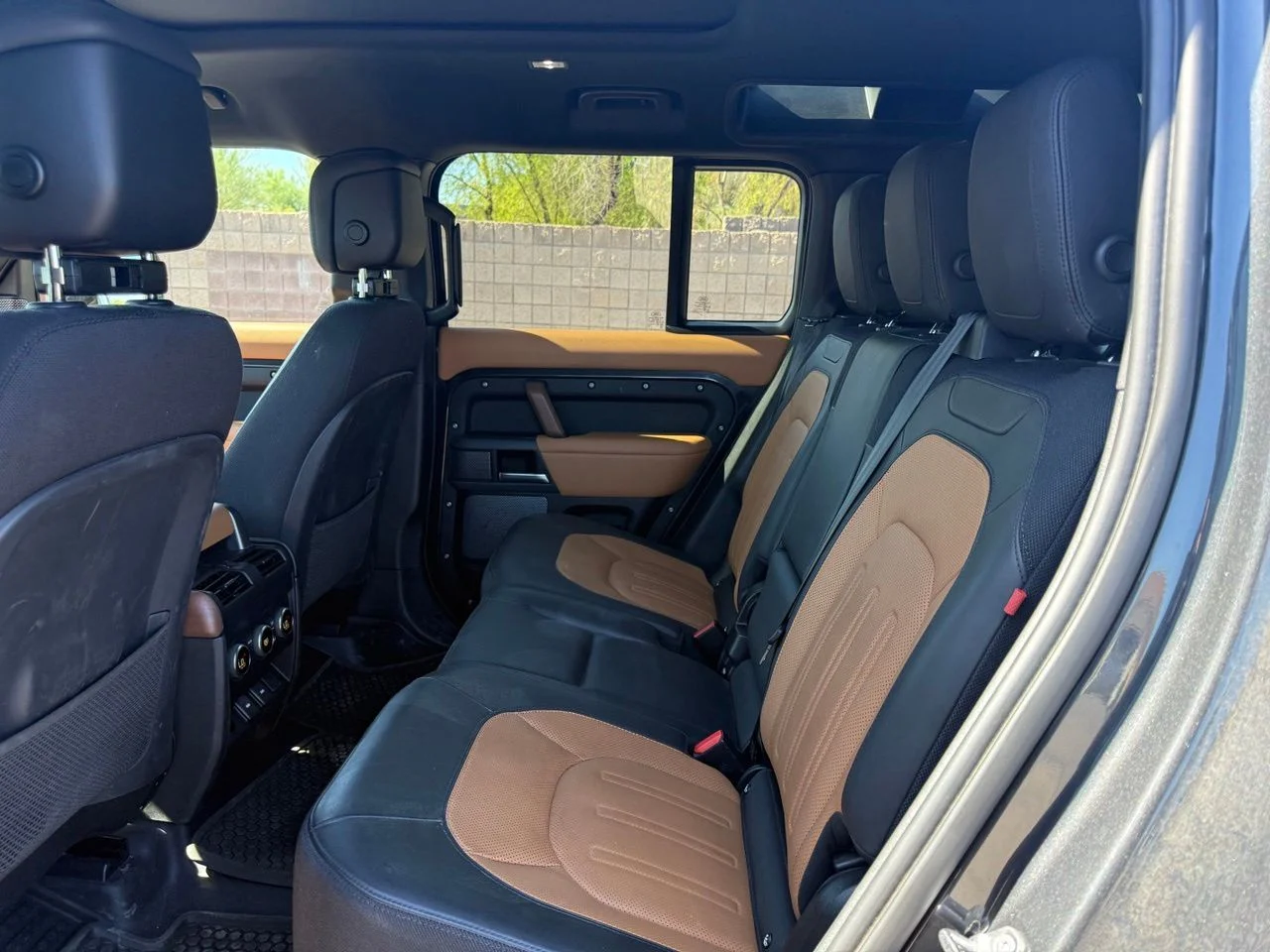 Used 2024  Land Rover X image 9