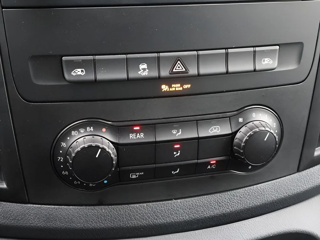 Used 2023  Mercedes-Benz Passenger image 25