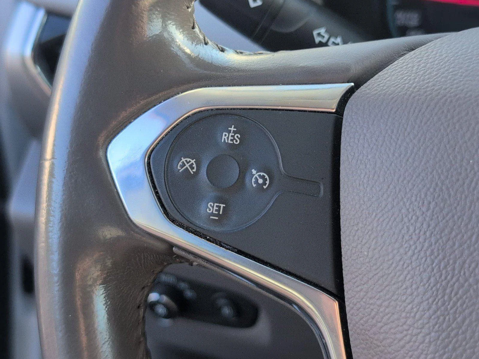 Used 2018 SUMMIT WHITE Chevrolet LT Cloth image 29