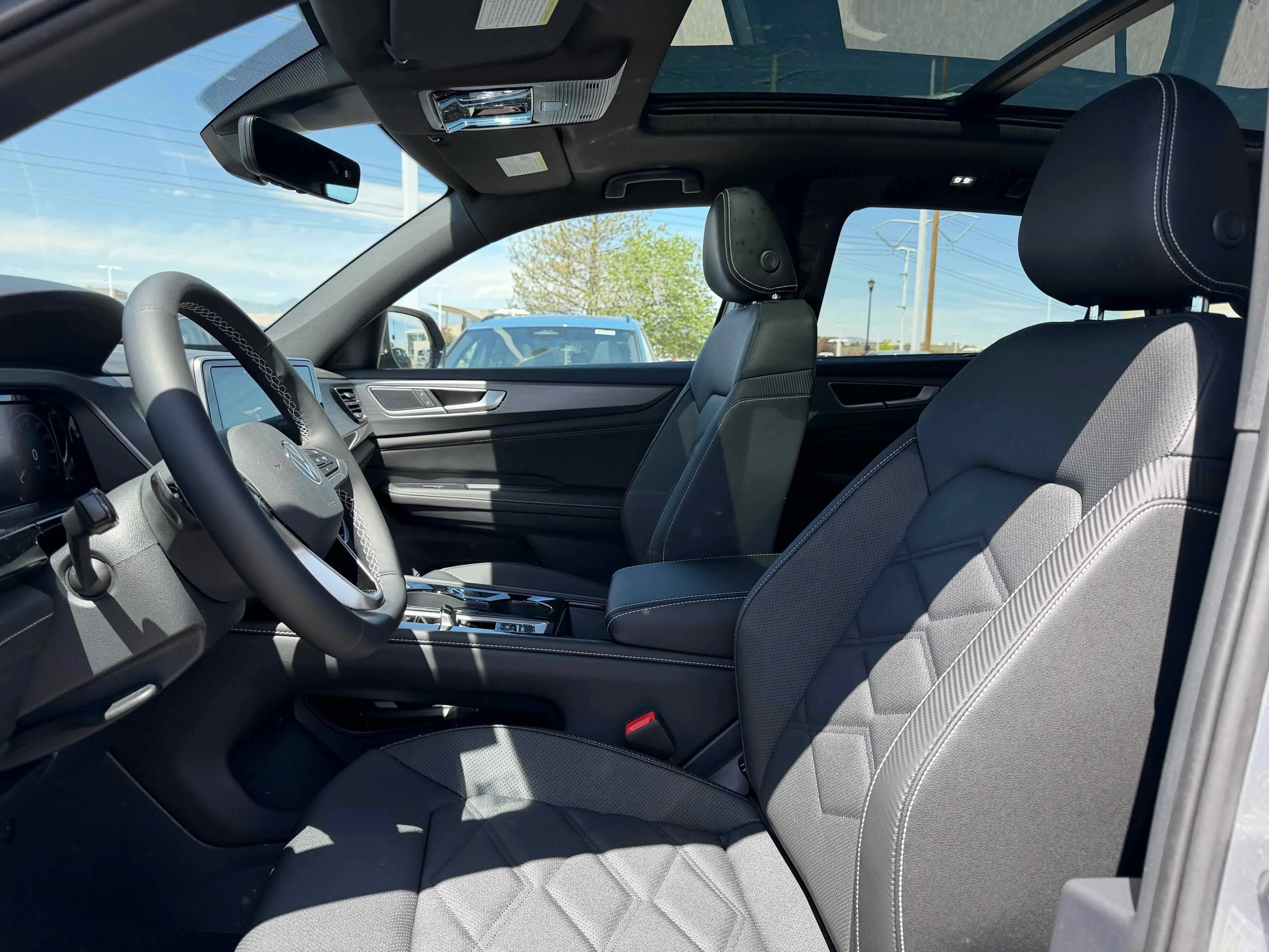 New 2026 Silver Mist Volkswagen 2.0T SE w/Technology image 14