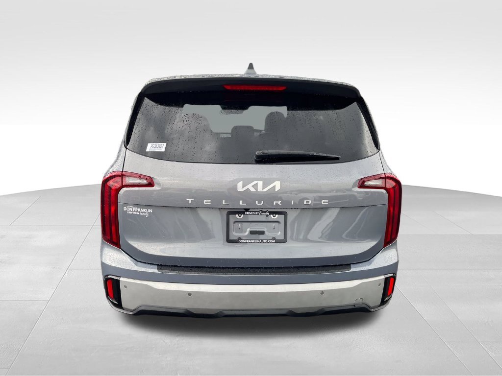 Used 2023 Silver Kia LX image 4