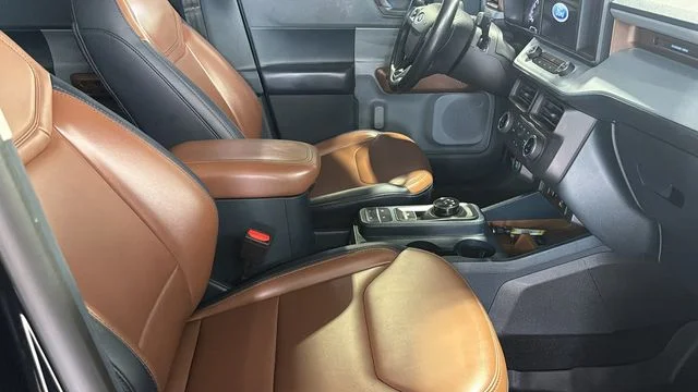 Used 2022 Black Ford Lariat image 12