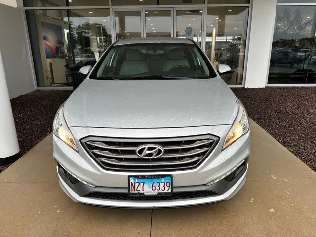 Used 2015 Silver Hyundai Sport image 3