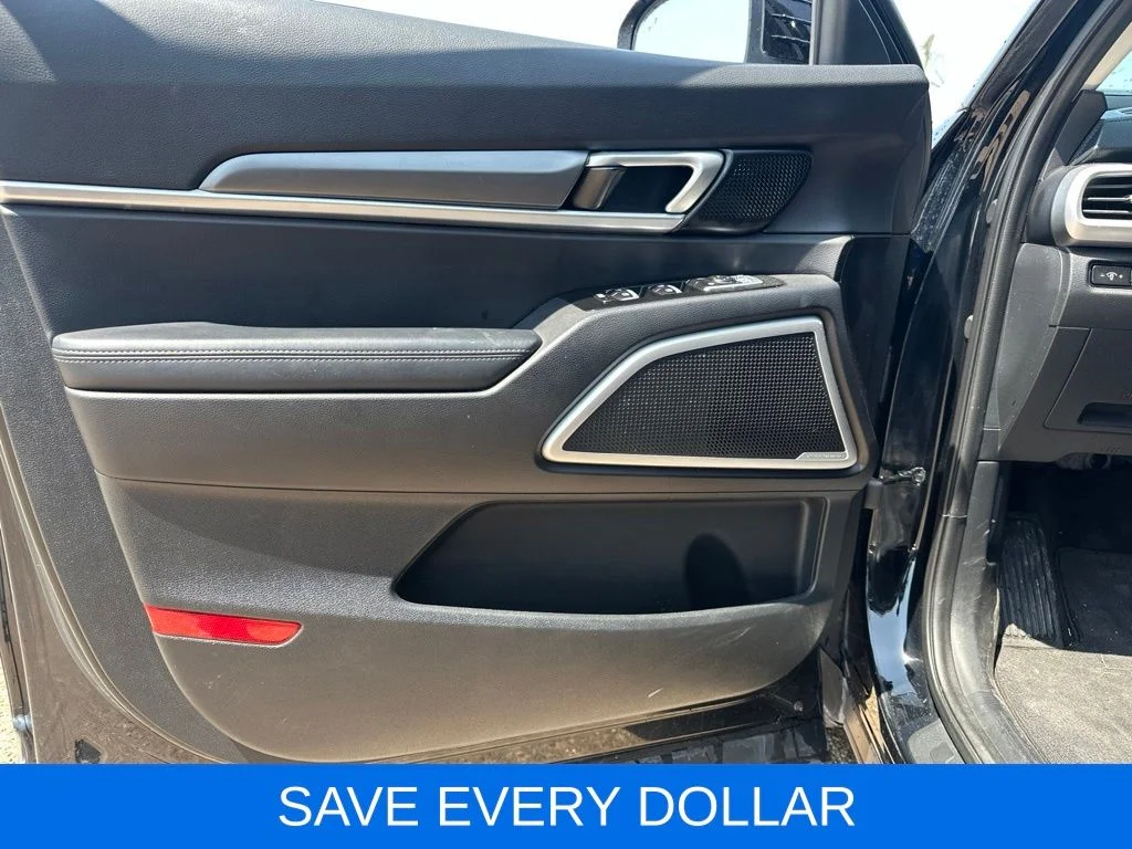Used 2021 Black Kia S image 6
