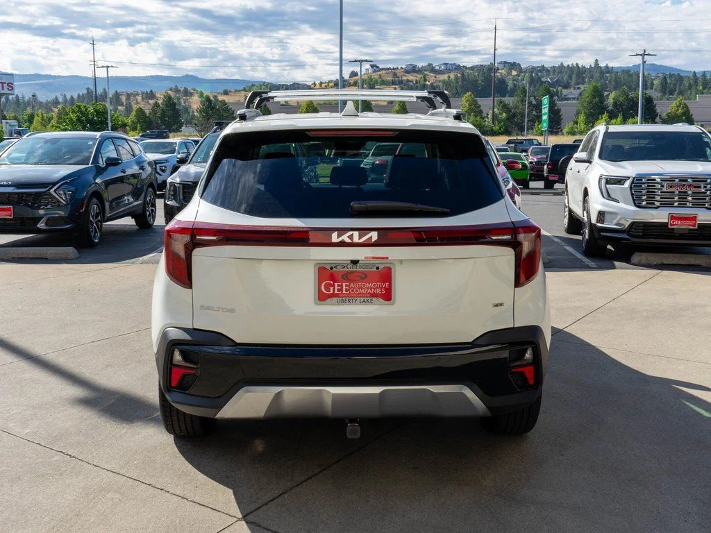 New 2026 Snow White Pearl Kia EX image 6