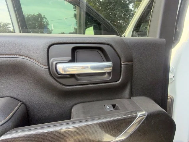Used 2021 White GMC AT4 image 24