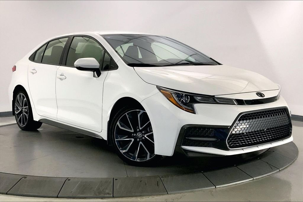 Used 2022 White Toyota SE image 32