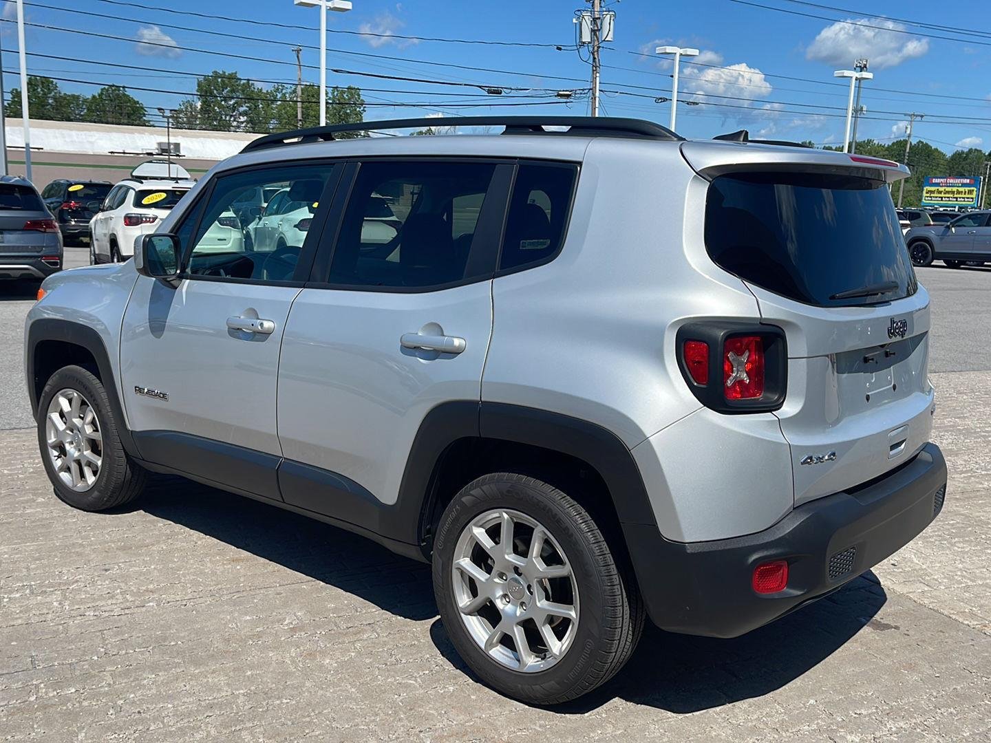 Used 2021 Glacier Metallic Clearcoat JEEP LATI image 4