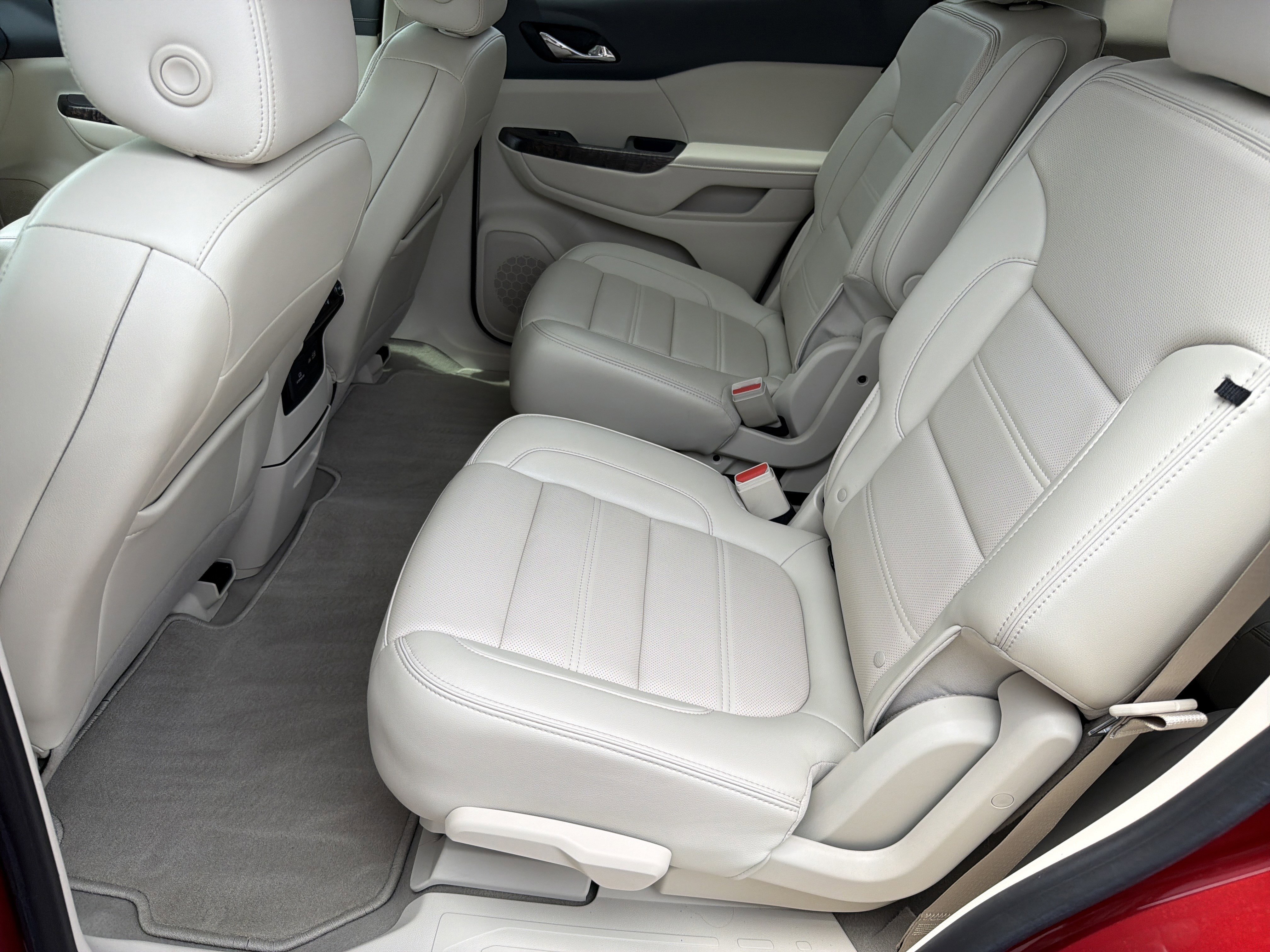 2022 GMC Acadia Denali - Photo 21