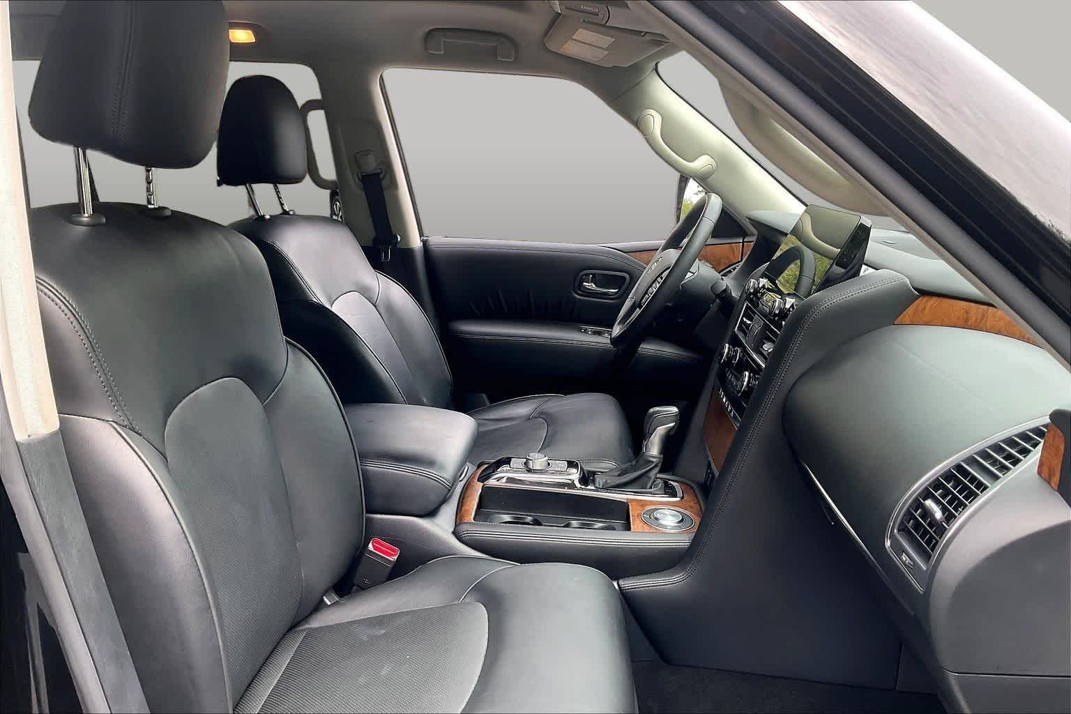 Used 2023 Super Black Nissan SL image 13