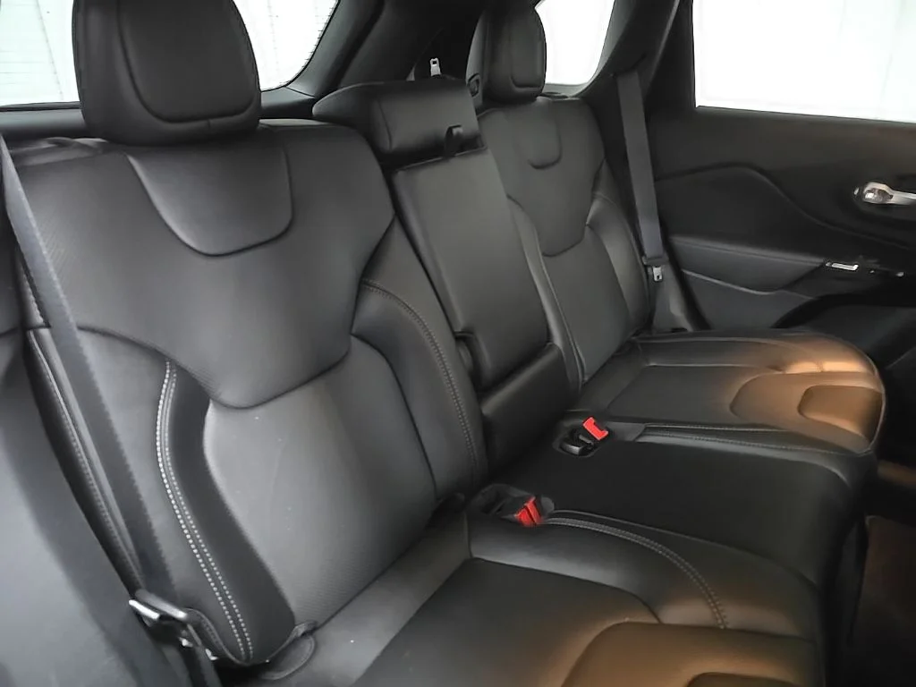 Used 2023 Gray Jeep Altitude image 19