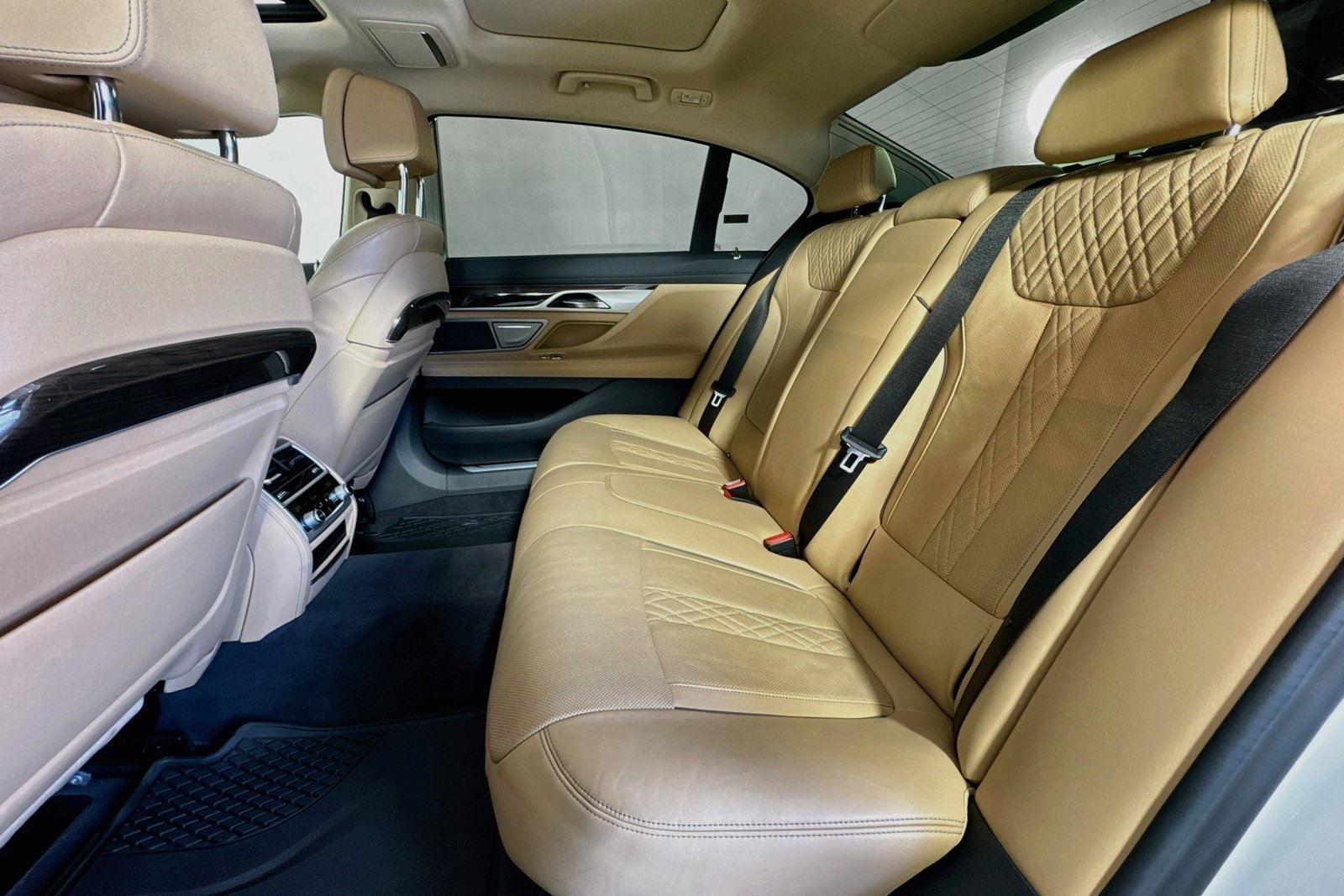 Used 2020 Mineral White Metallic BMW 740i image 23