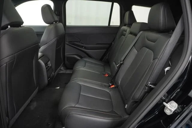 New 2026 Diamond Black Crystal Pearl-Coat Exterior Paint Jeep Limited image 17