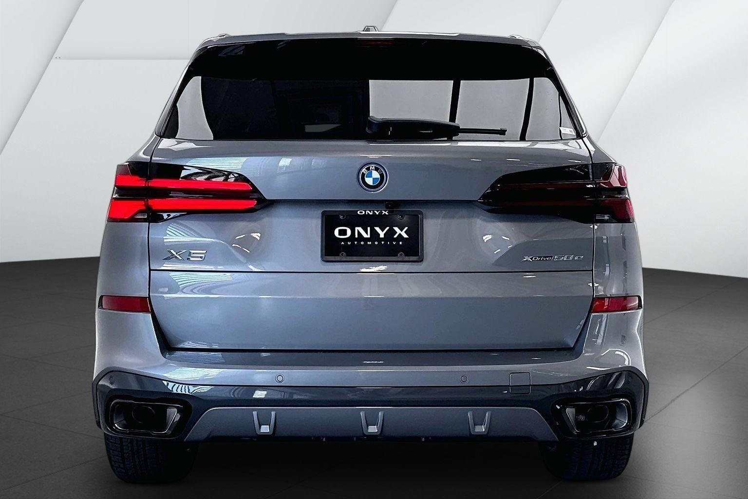New 2026 Skyscraper Grey Metallic BMW xDrive50e image 7