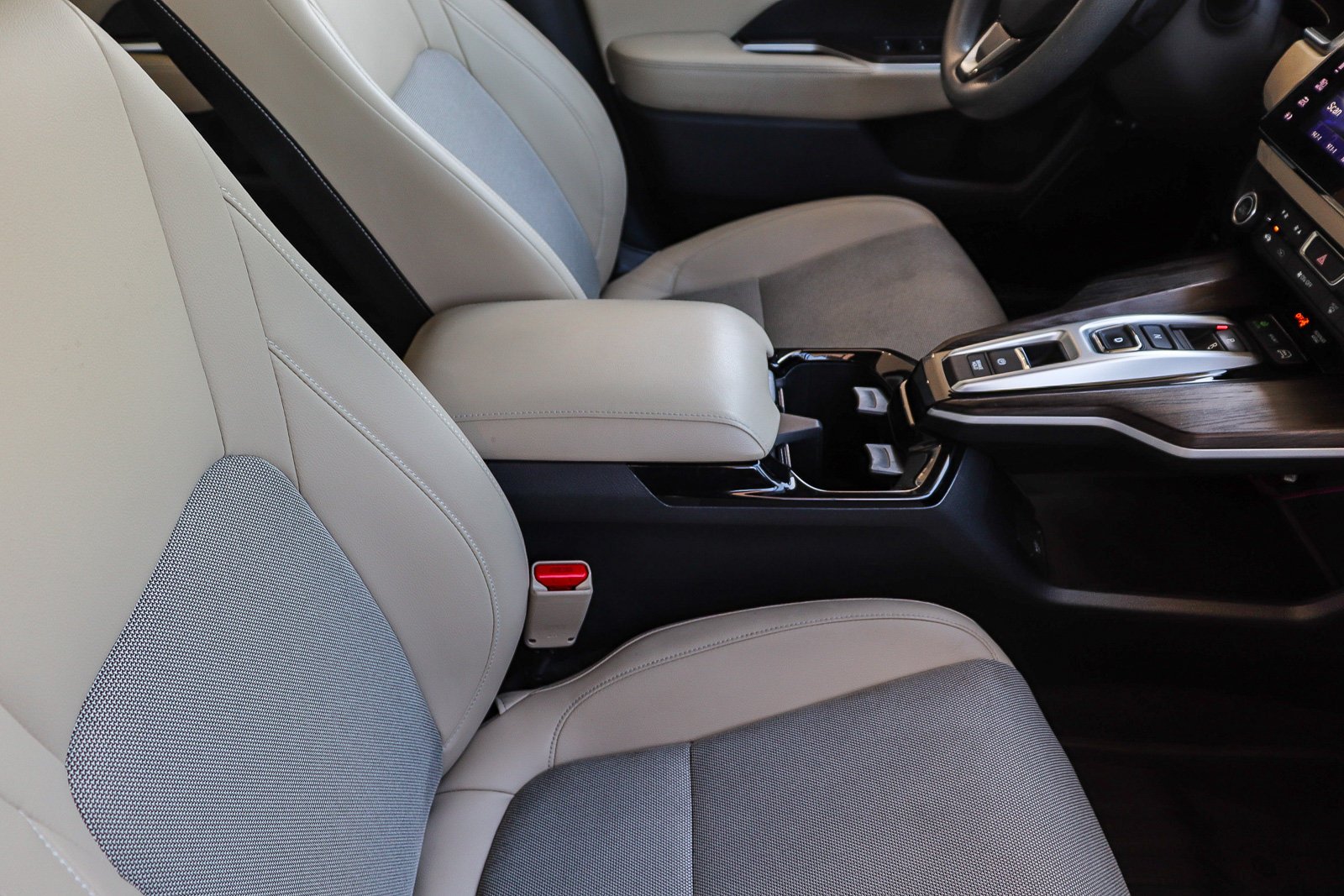 Used 2019 Platinum White Honda Base image 19