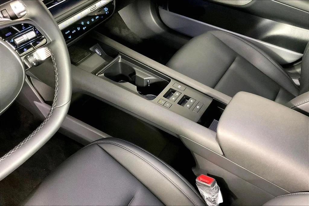 Used 2025 Blue Hyundai SEL image 17