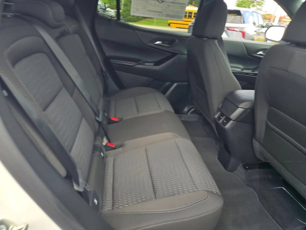 2027 Chevrolet Equinox LT - Photo 7