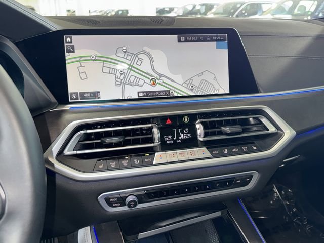 Used 2023 White Metallic BMW sDrive40i image 29