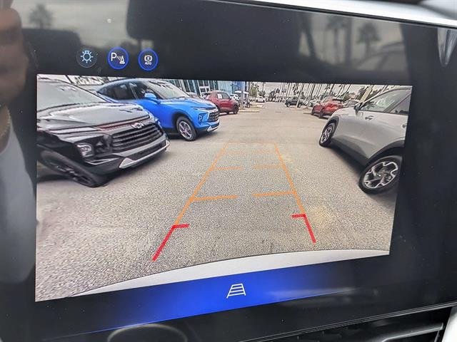 New 2027 Summit White Chevrolet LT image 19