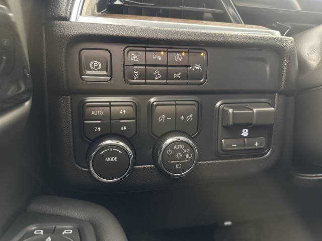 2026 Chevrolet Suburban High Country - Photo 24