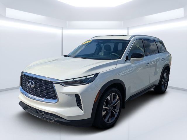 Certified Used 2023 White INFINITI LUXE image 7
