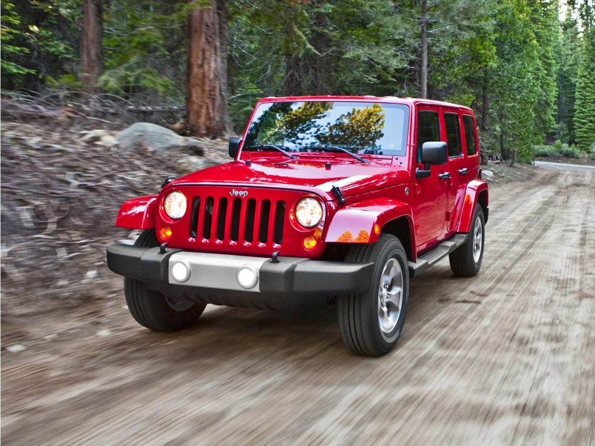Used 2013 Silver Jeep Unlimited Sahara image 1