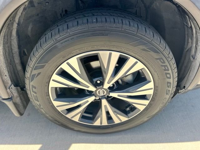 Used 2021 Gray Nissan SV image 7