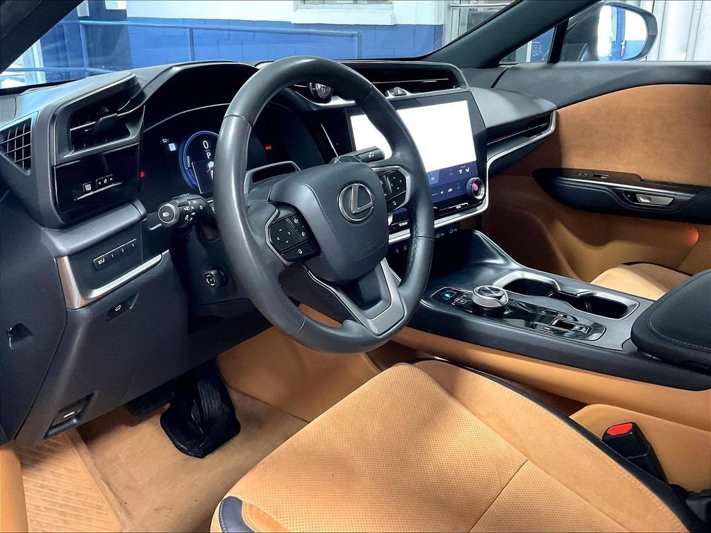 Used 2023 White Lexus 450e Luxury image 8