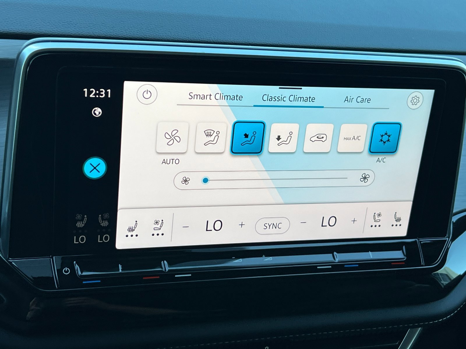 New 2026 Opal White Pearl Volkswagen 2.0T SE image 19