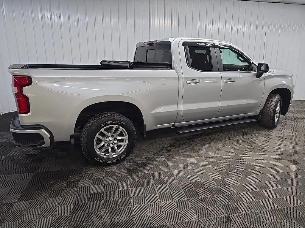 Used 2020 Silver Chevrolet RST image 3
