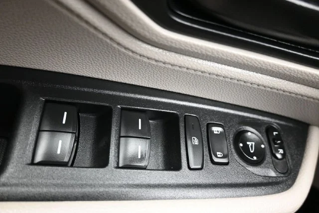 Used 2025 Gray Honda EX-L image 23