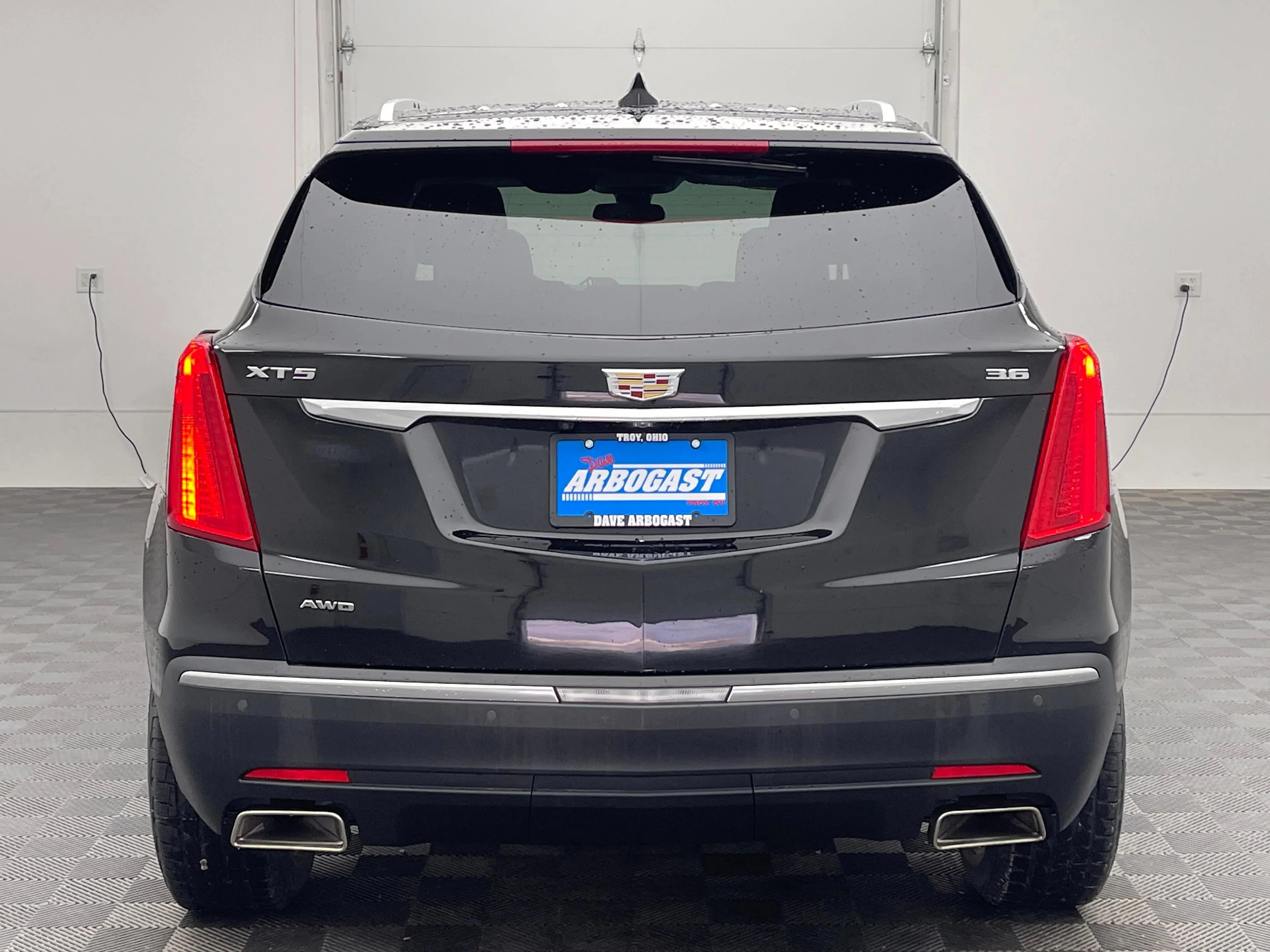 Used 2017 STELLAR BLACK METALLIC Cadillac Luxury AWD image 9