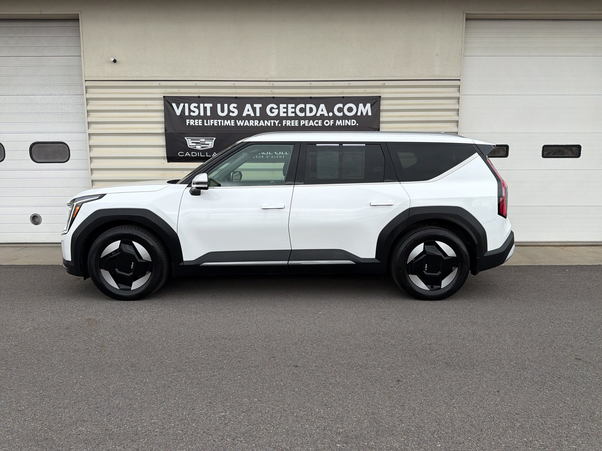 Certified Used 2024 Snow White Pearl Kia Wind image 8