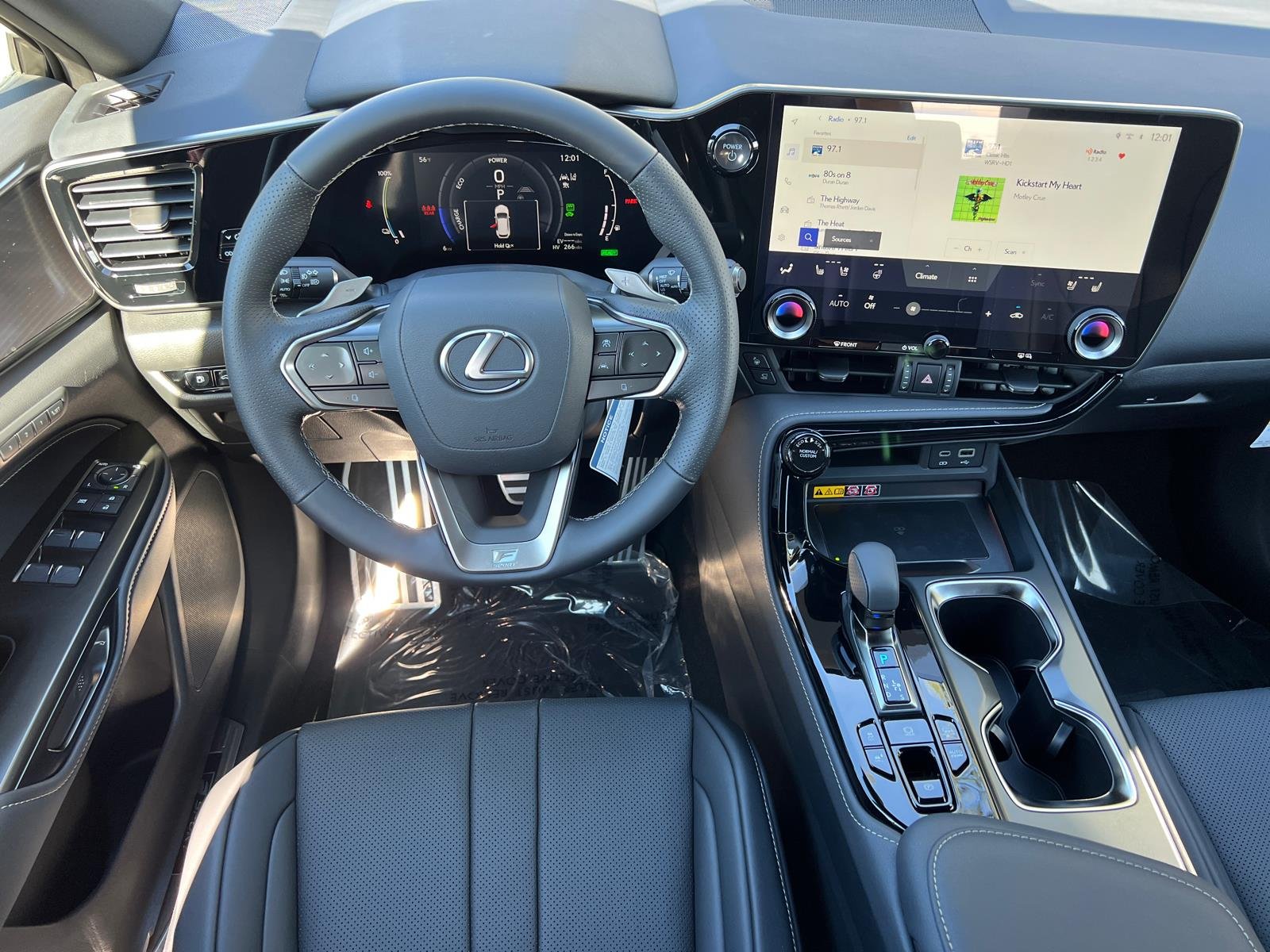 2026 Lexus NX 450h+ F-Sport - Photo 17