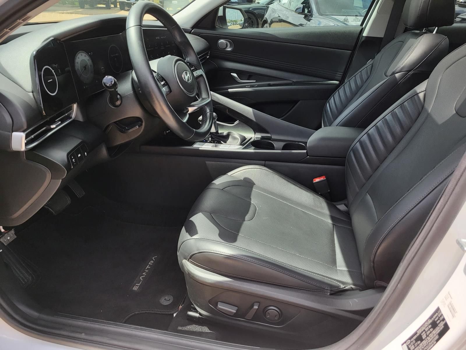 Used 2022 Quartz White Hyundai Limited image 16