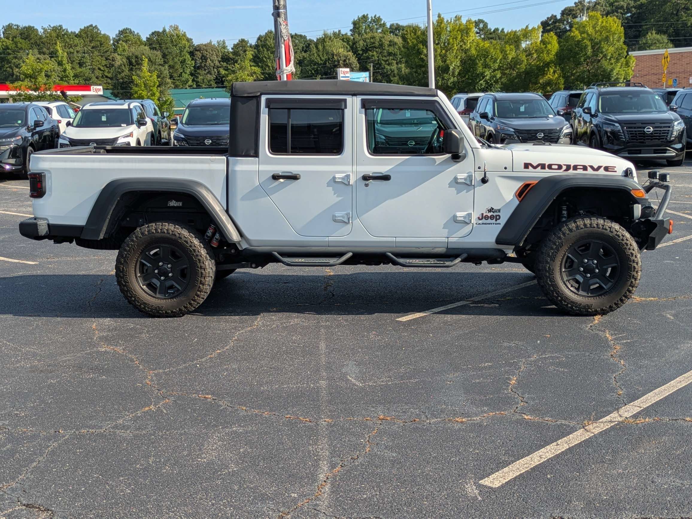 Used 2021 White Jeep Mojave image 2