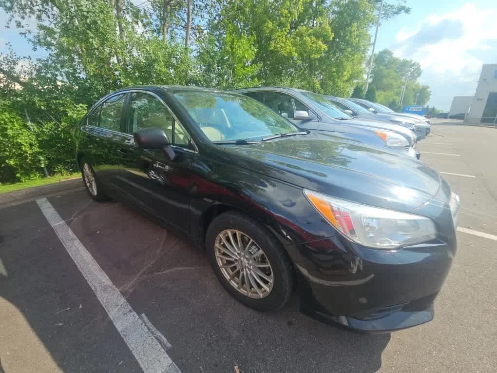Used 2015 Crystal Black Silica Subaru 2.5i image 3