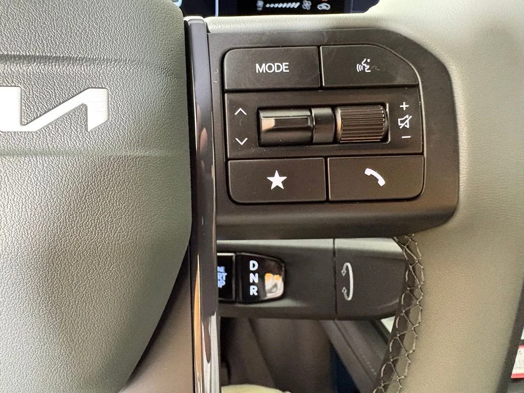 New 2027 Glacial White Pearl Kia X-Line SX image 25