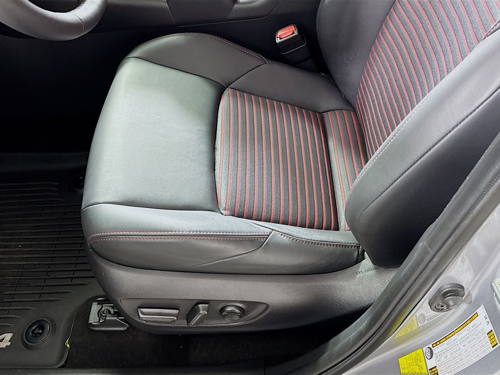 2024 Toyota RAV4 XSE - Photo 16