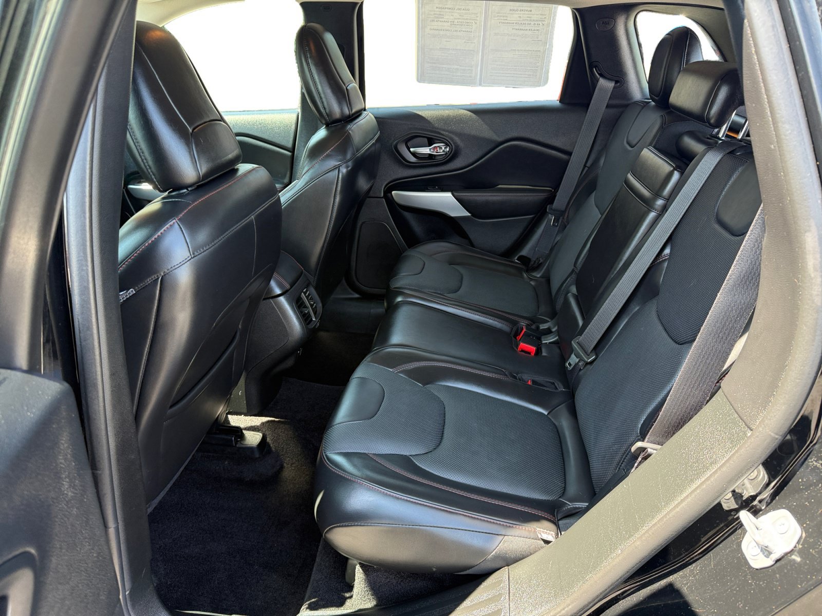 Used 2018 Diamond Black Jeep Trailhawk image 16