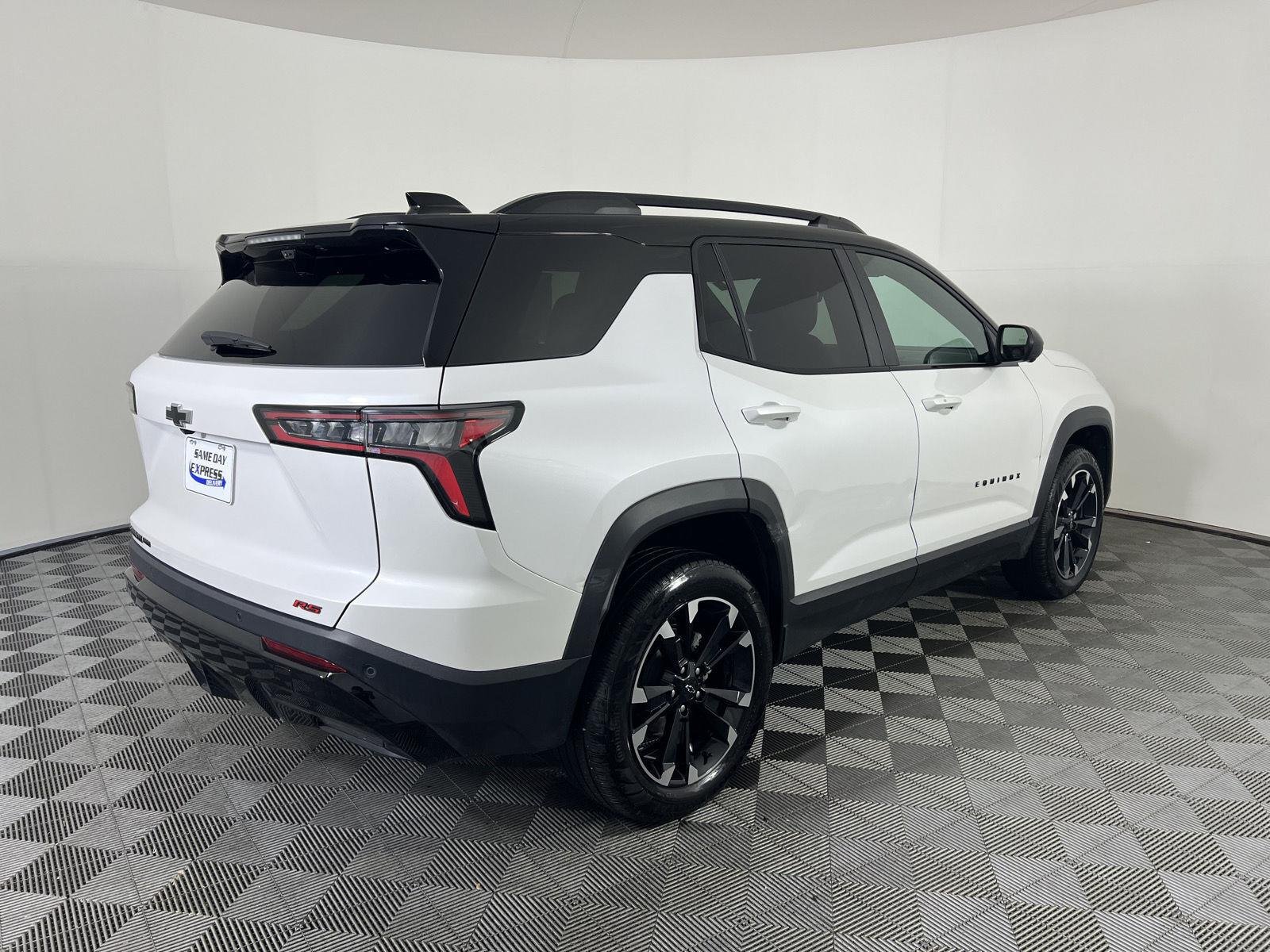 Used 2025 Iridescent Pearl Tricoat Chevrolet AWD RS image 26