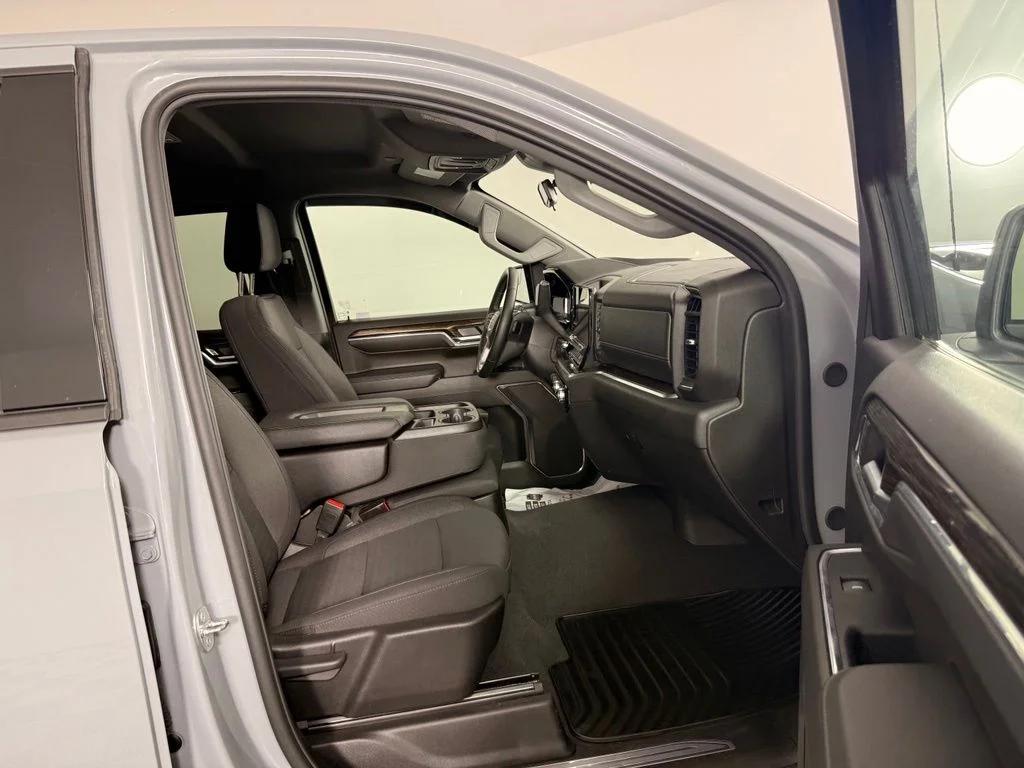 Used 2024 Gray GMC Elevation image 18