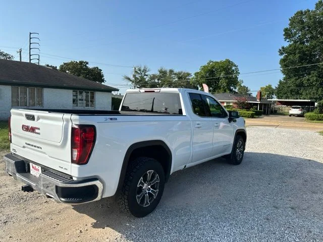 Used 2022 White GMC SLE image 13